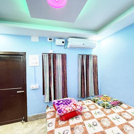 פורי Hotel Radha Krishna מראה חיצוני תמונה