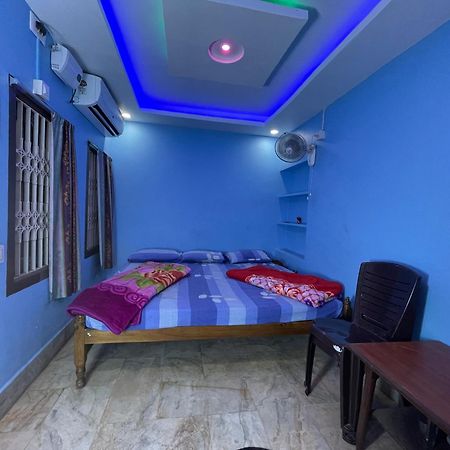 פורי Hotel Radha Krishna מראה חיצוני תמונה