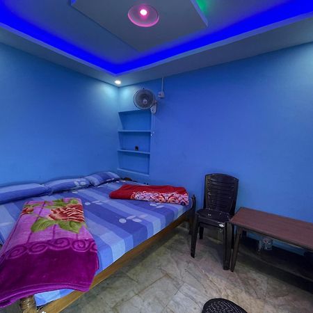 פורי Hotel Radha Krishna מראה חיצוני תמונה