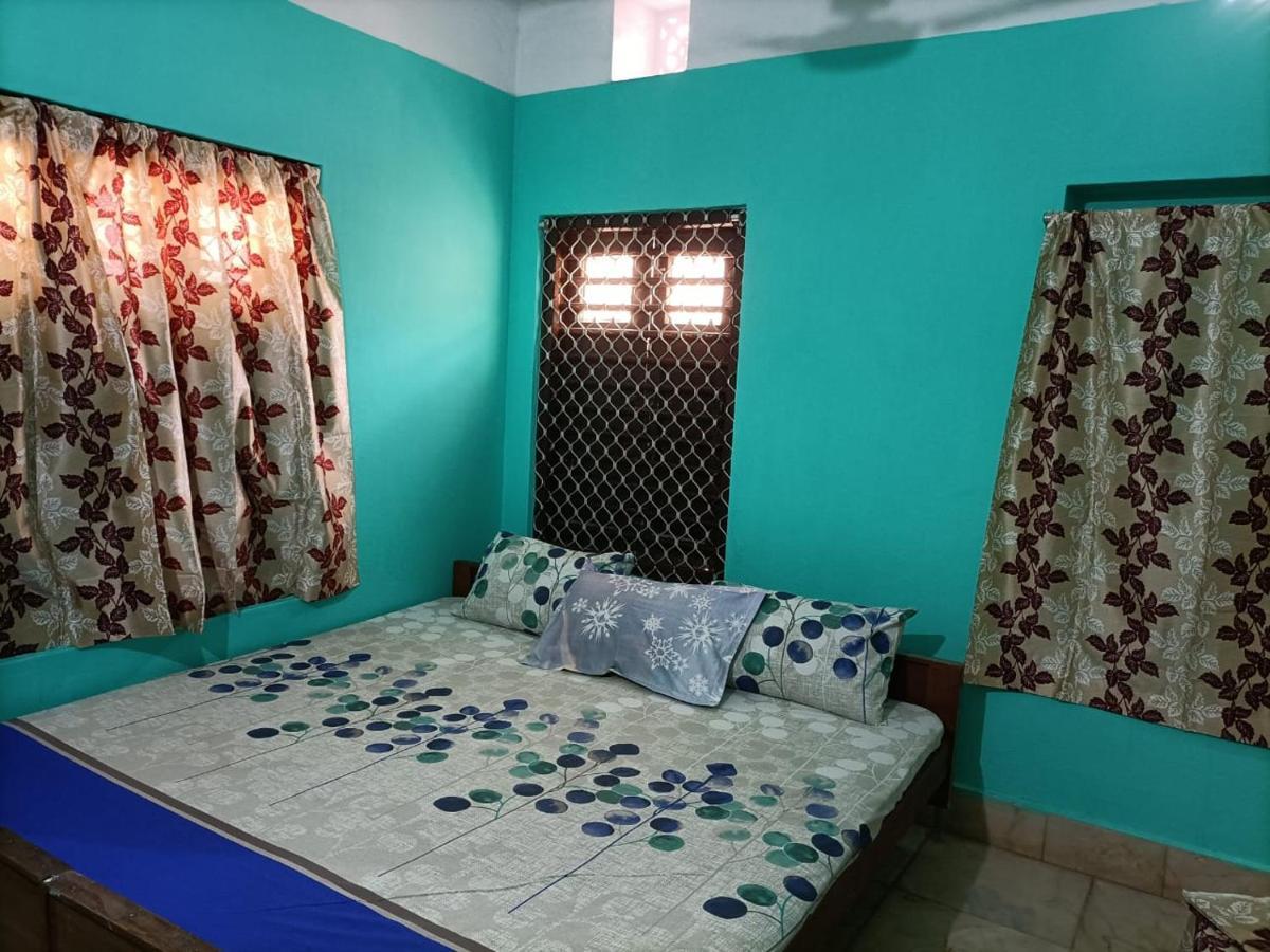 פורי Hotel Radha Krishna מראה חיצוני תמונה