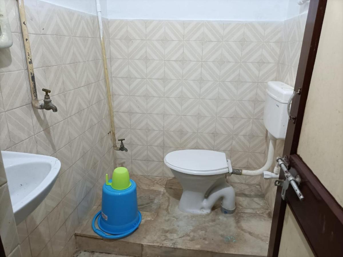 פורי Hotel Radha Krishna מראה חיצוני תמונה