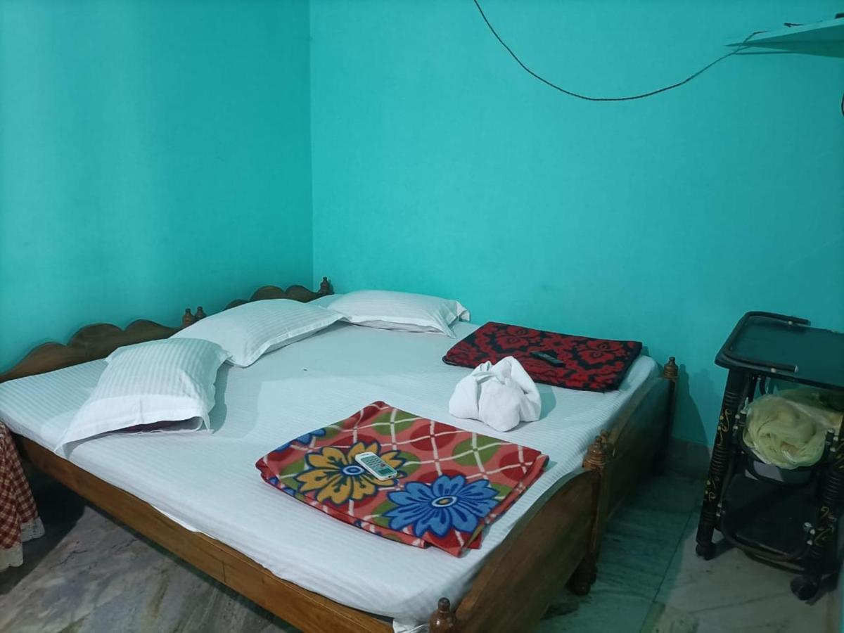 פורי Hotel Radha Krishna מראה חיצוני תמונה