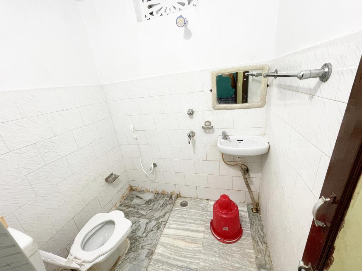 פורי Hotel Radha Krishna מראה חיצוני תמונה