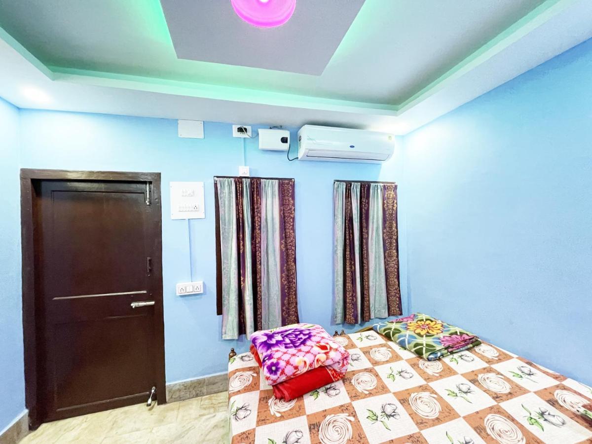 פורי Hotel Radha Krishna מראה חיצוני תמונה