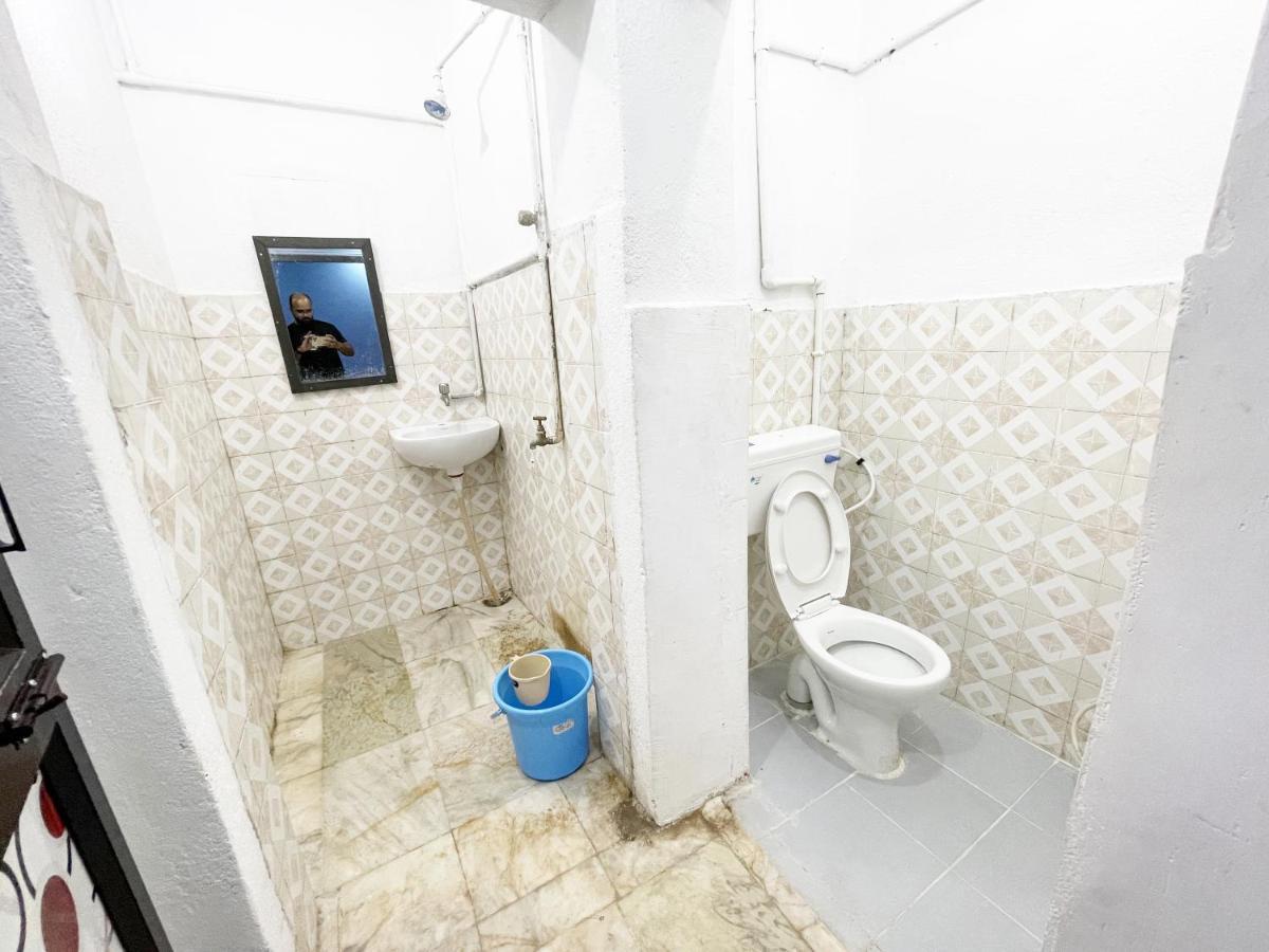 פורי Hotel Radha Krishna מראה חיצוני תמונה