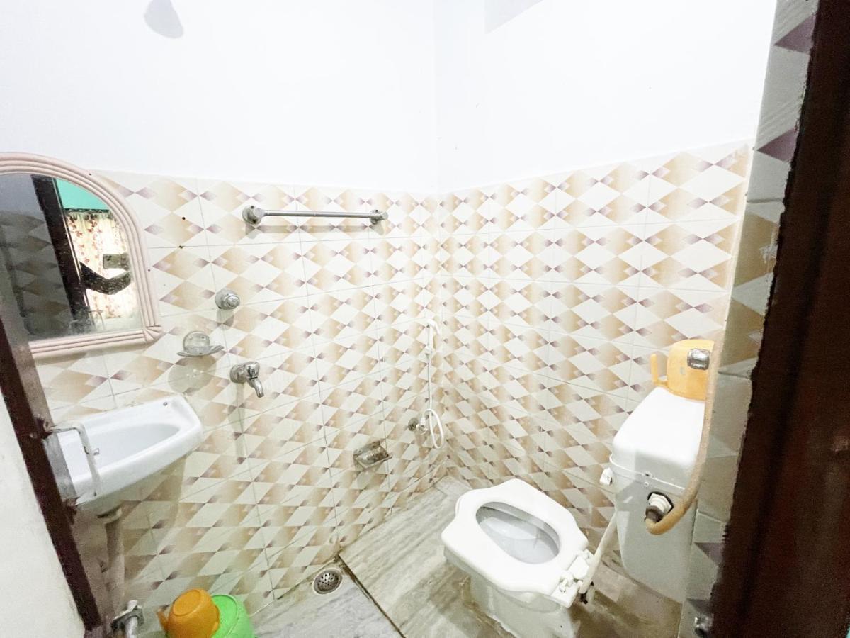 פורי Hotel Radha Krishna מראה חיצוני תמונה