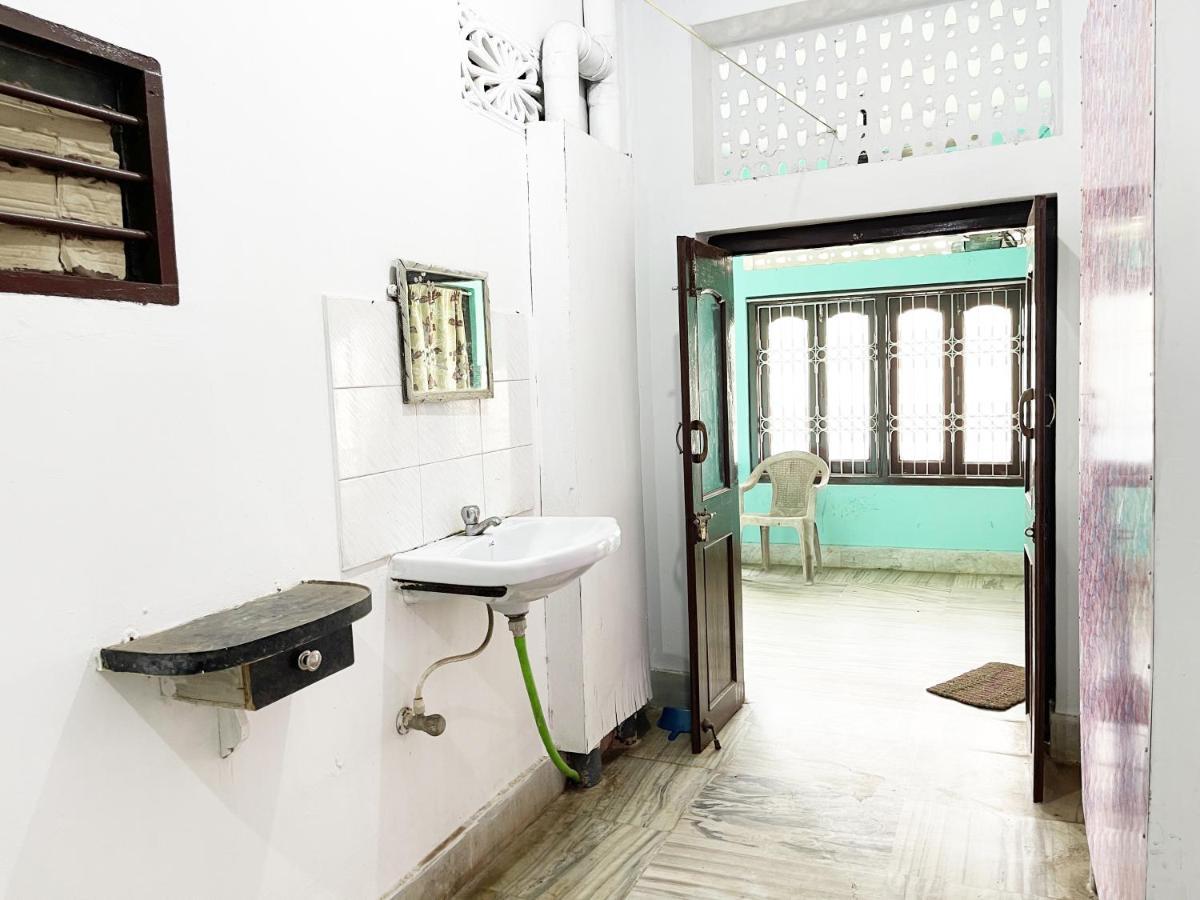 פורי Hotel Radha Krishna מראה חיצוני תמונה