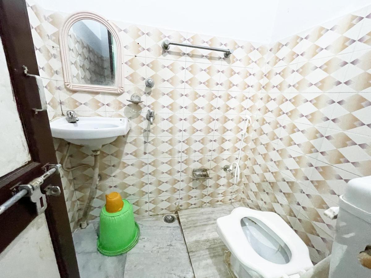 פורי Hotel Radha Krishna מראה חיצוני תמונה
