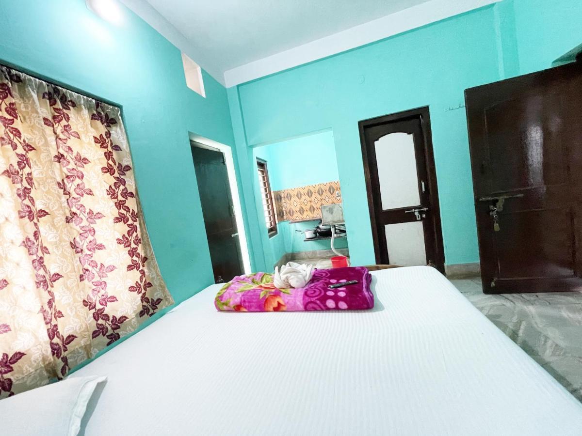פורי Hotel Radha Krishna מראה חיצוני תמונה
