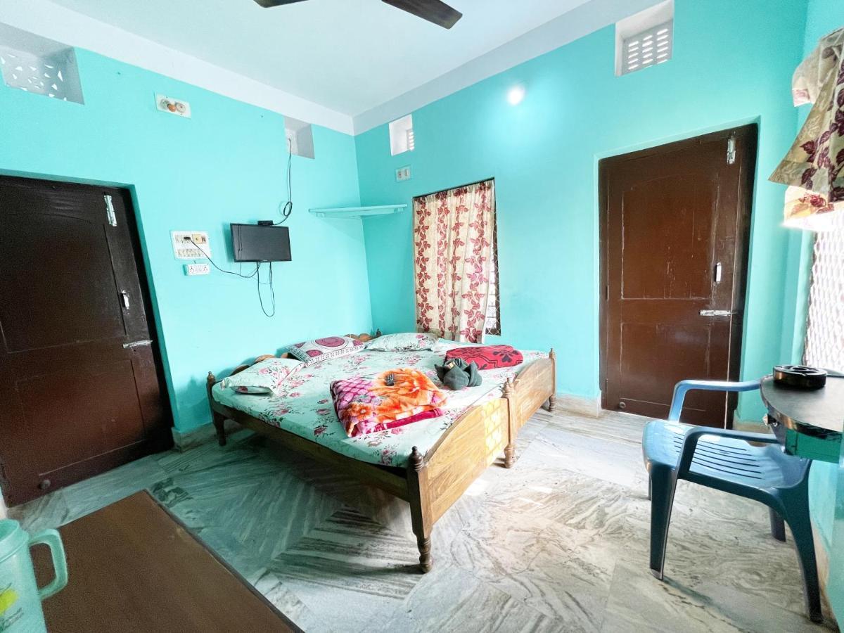 פורי Hotel Radha Krishna מראה חיצוני תמונה