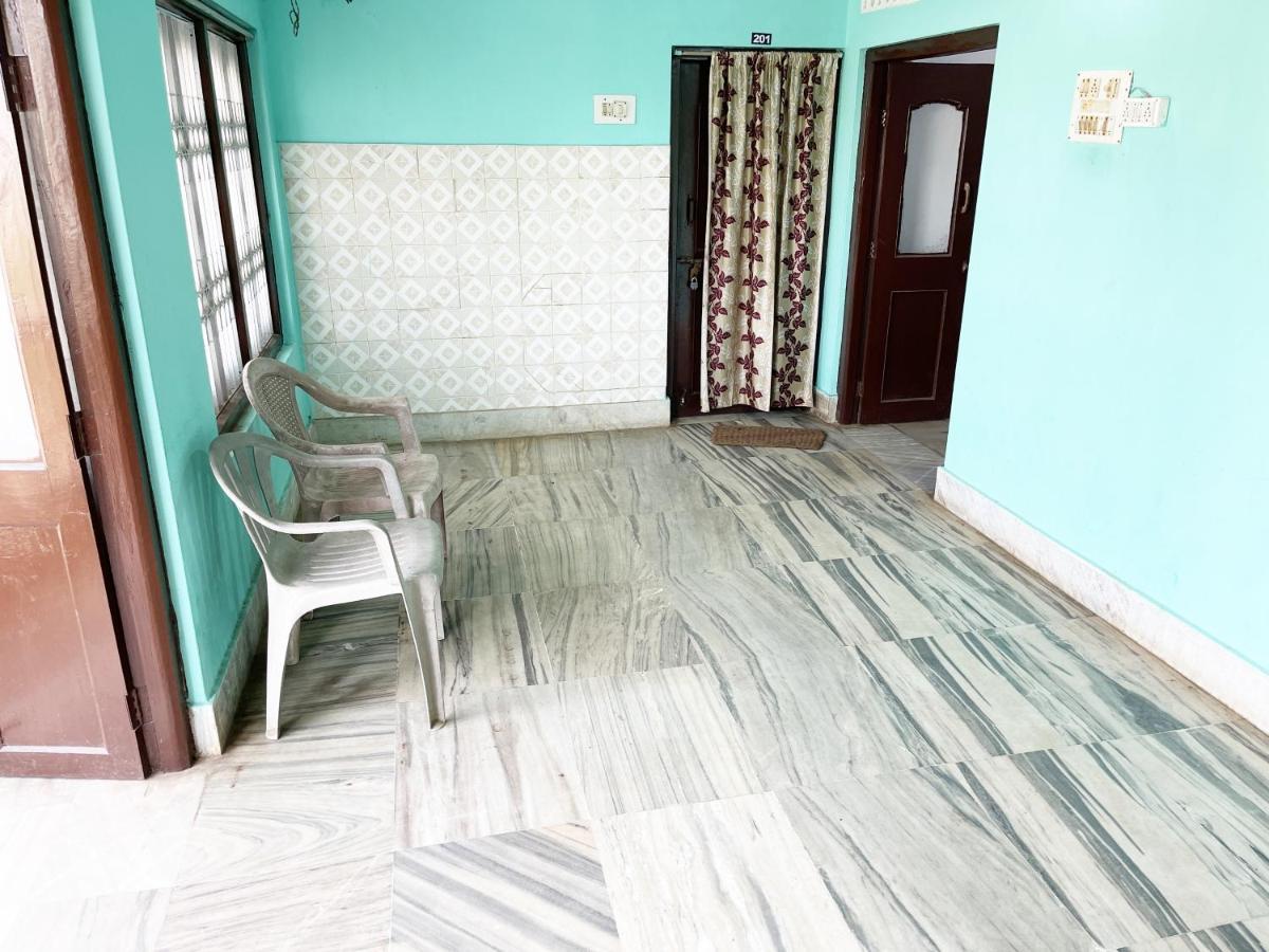 פורי Hotel Radha Krishna מראה חיצוני תמונה