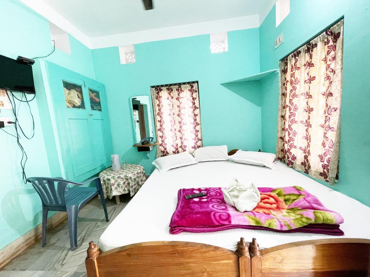 פורי Hotel Radha Krishna מראה חיצוני תמונה