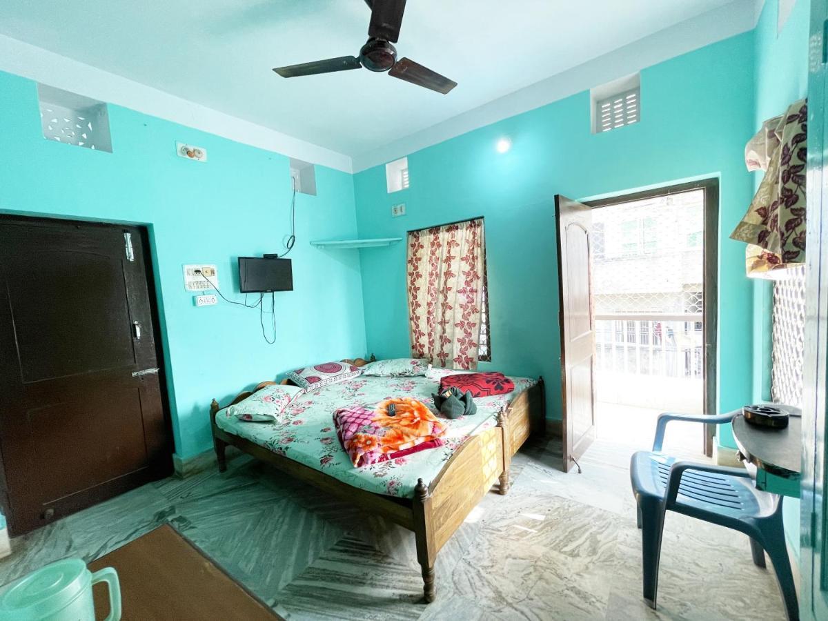 פורי Hotel Radha Krishna מראה חיצוני תמונה