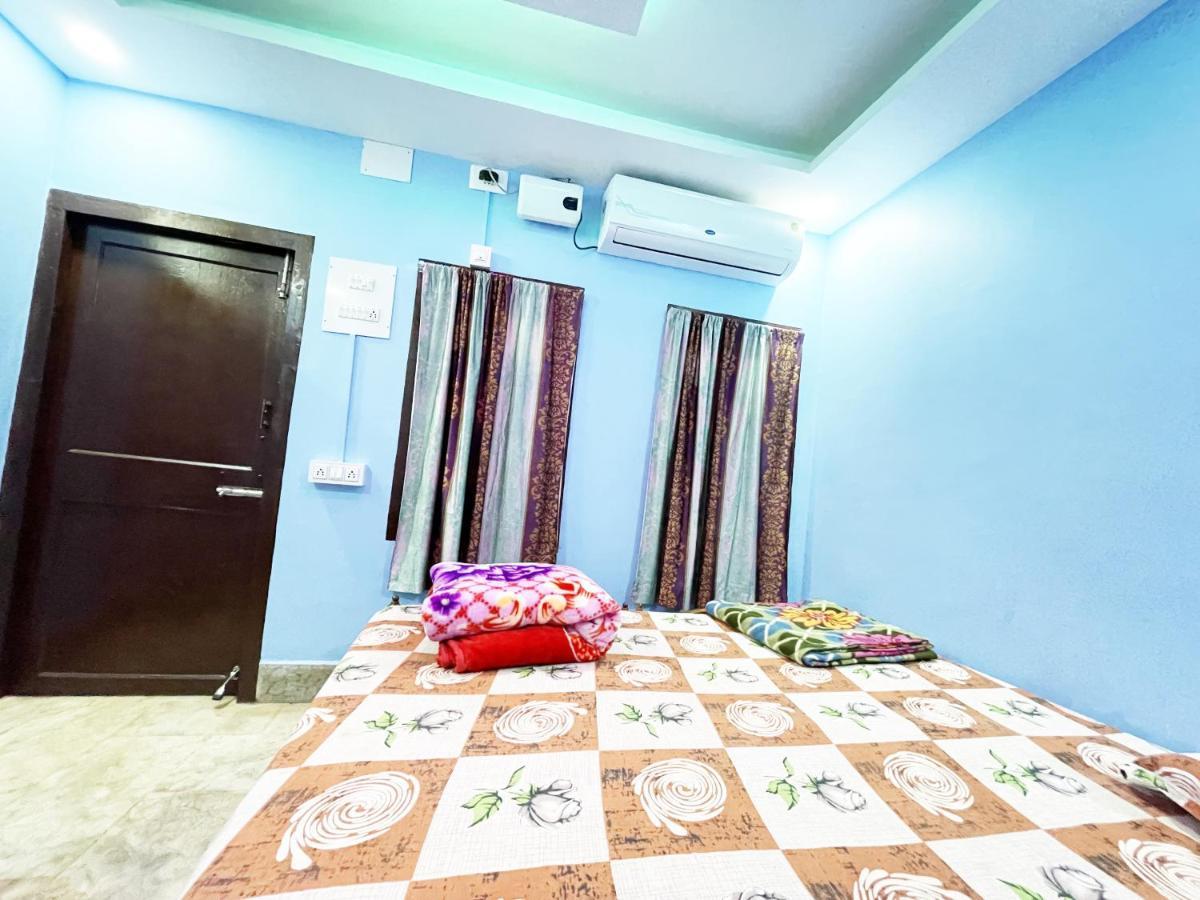 פורי Hotel Radha Krishna מראה חיצוני תמונה