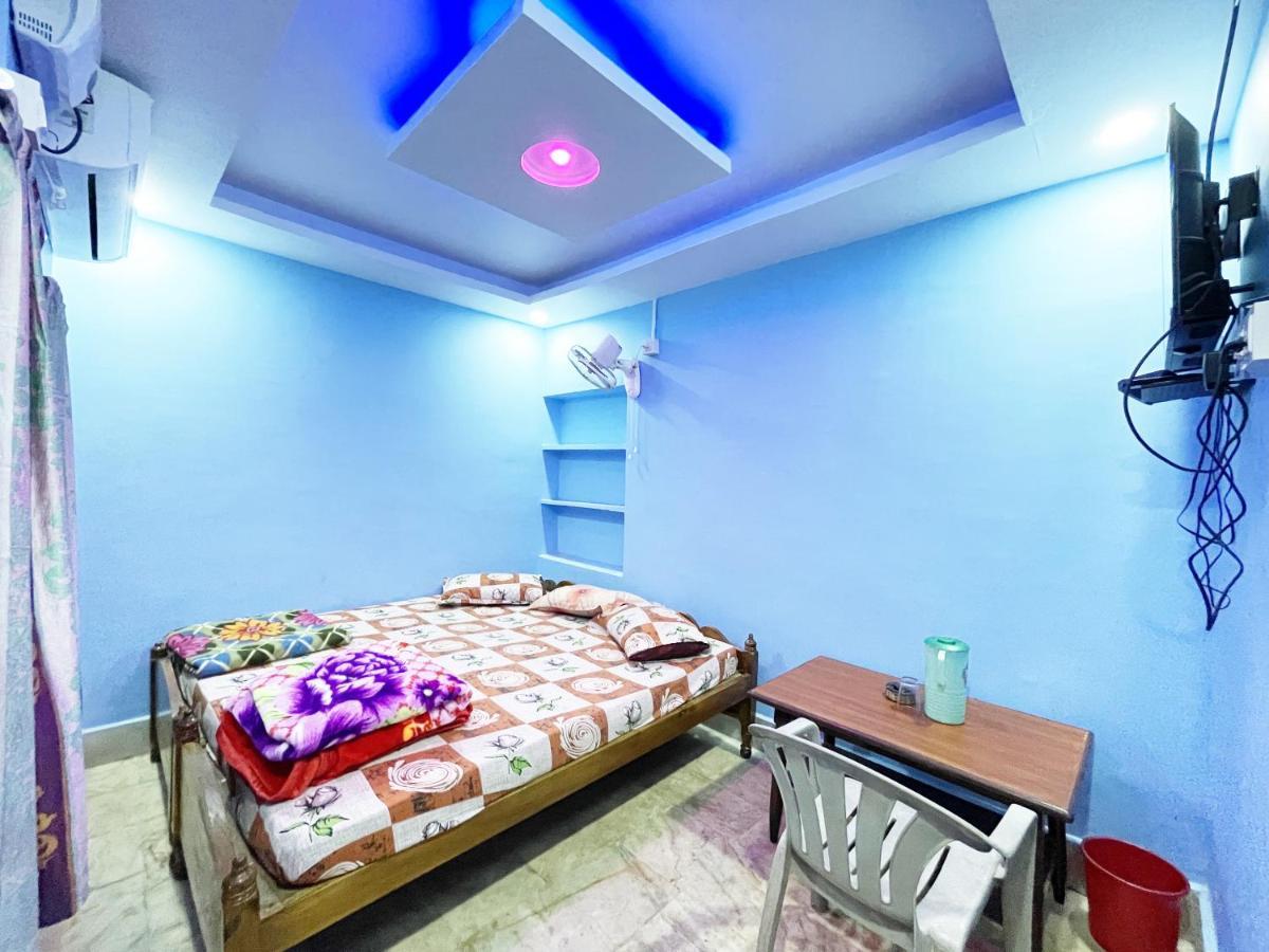 פורי Hotel Radha Krishna מראה חיצוני תמונה