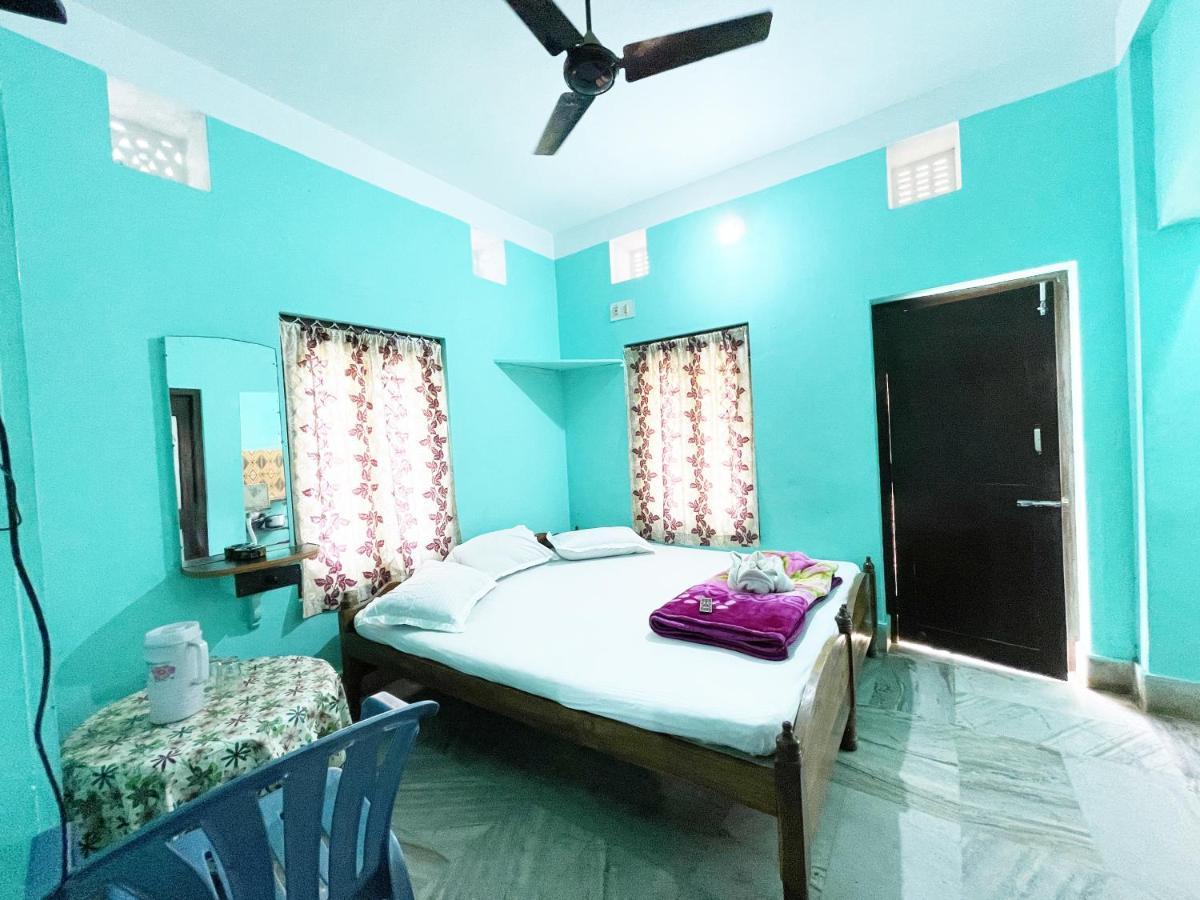 פורי Hotel Radha Krishna מראה חיצוני תמונה