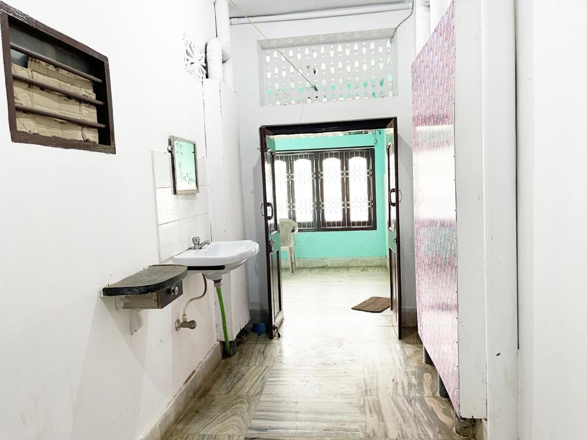 פורי Hotel Radha Krishna מראה חיצוני תמונה