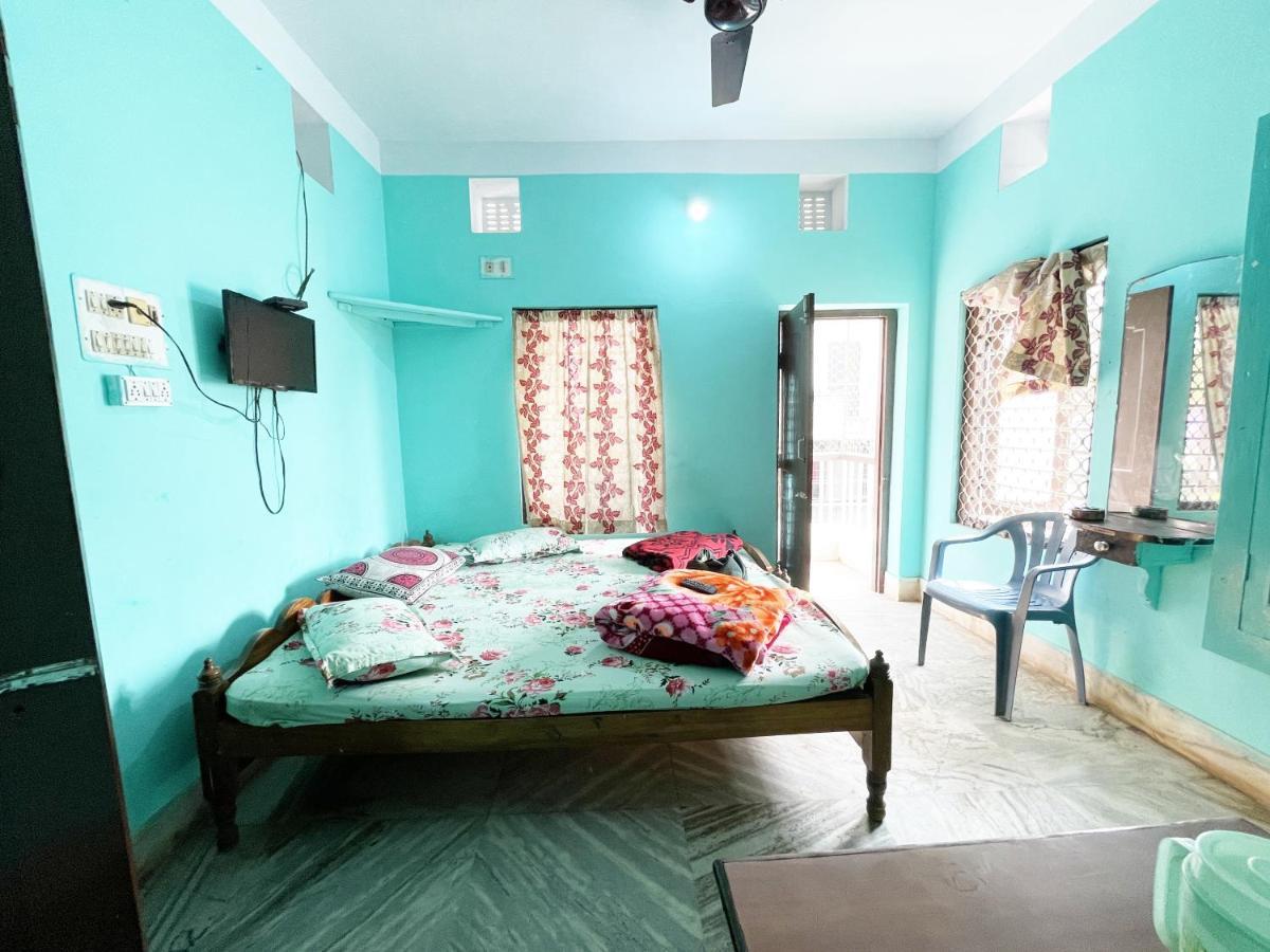 פורי Hotel Radha Krishna מראה חיצוני תמונה