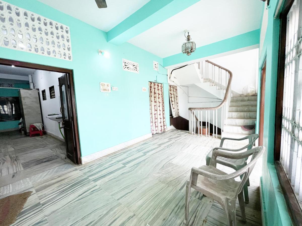 פורי Hotel Radha Krishna מראה חיצוני תמונה