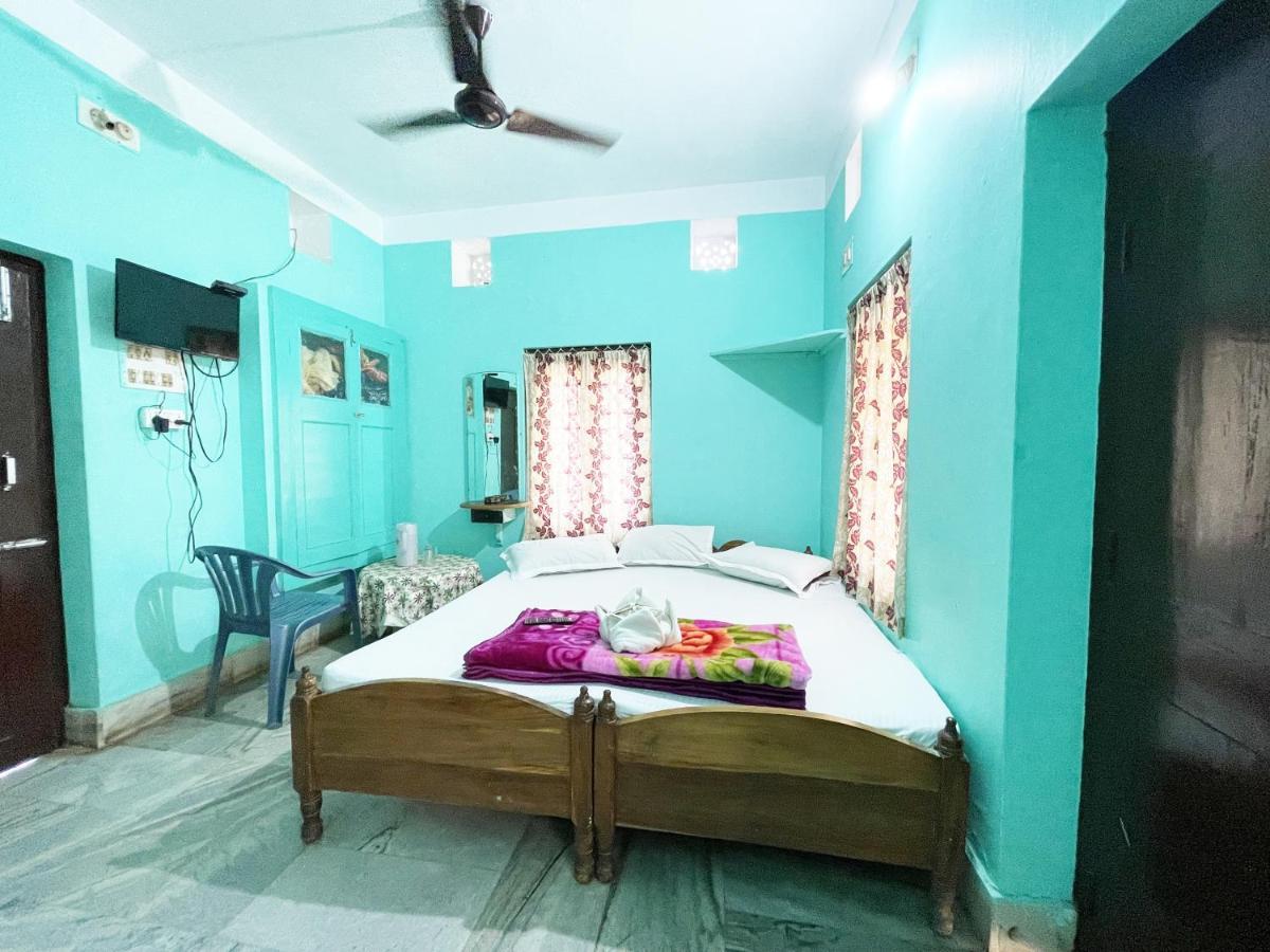 פורי Hotel Radha Krishna מראה חיצוני תמונה