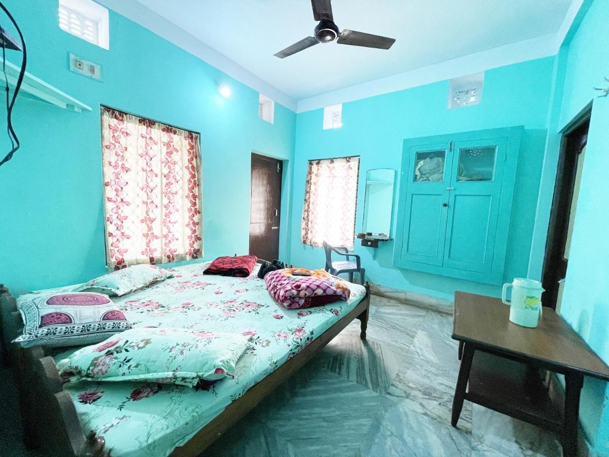 פורי Hotel Radha Krishna מראה חיצוני תמונה