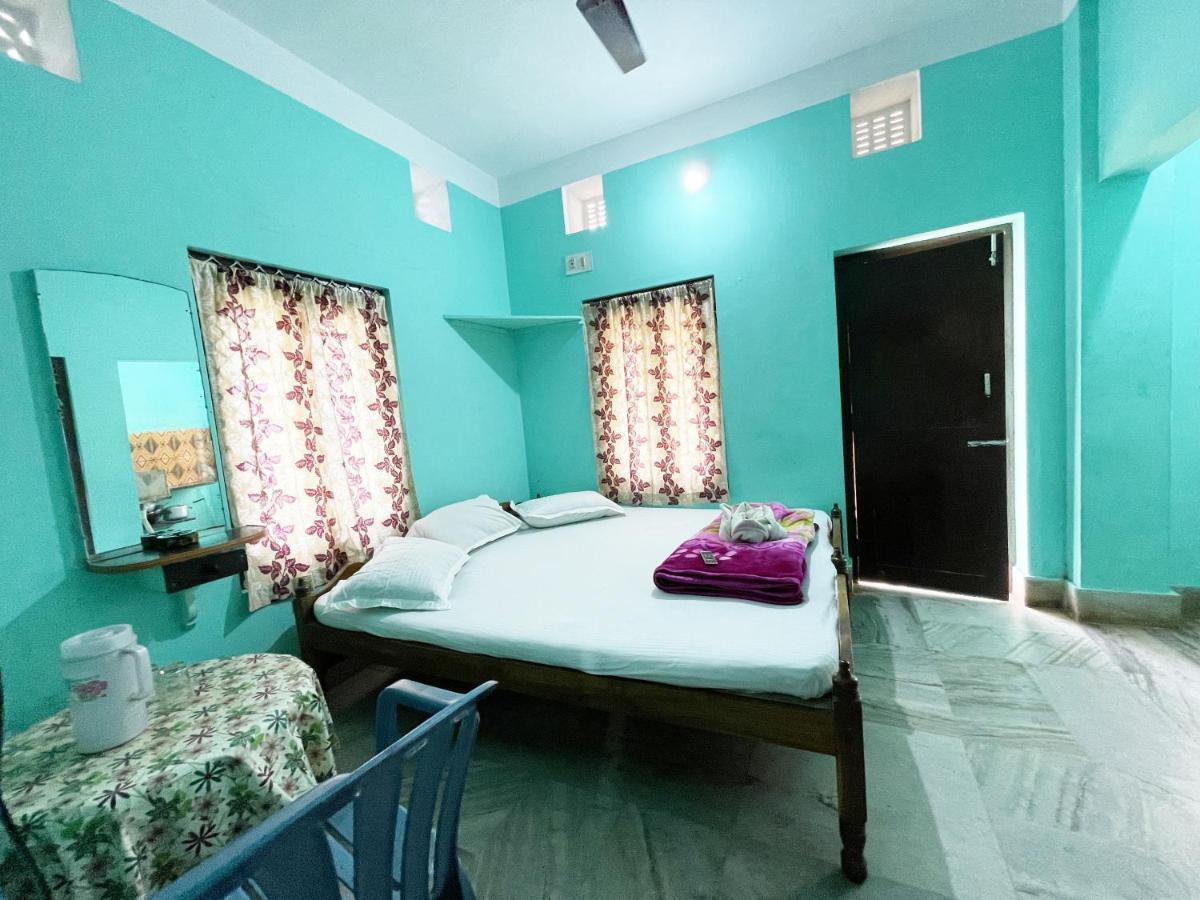 פורי Hotel Radha Krishna מראה חיצוני תמונה
