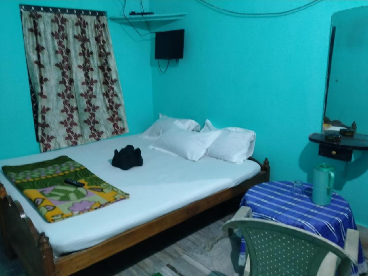 פורי Hotel Radha Krishna מראה חיצוני תמונה