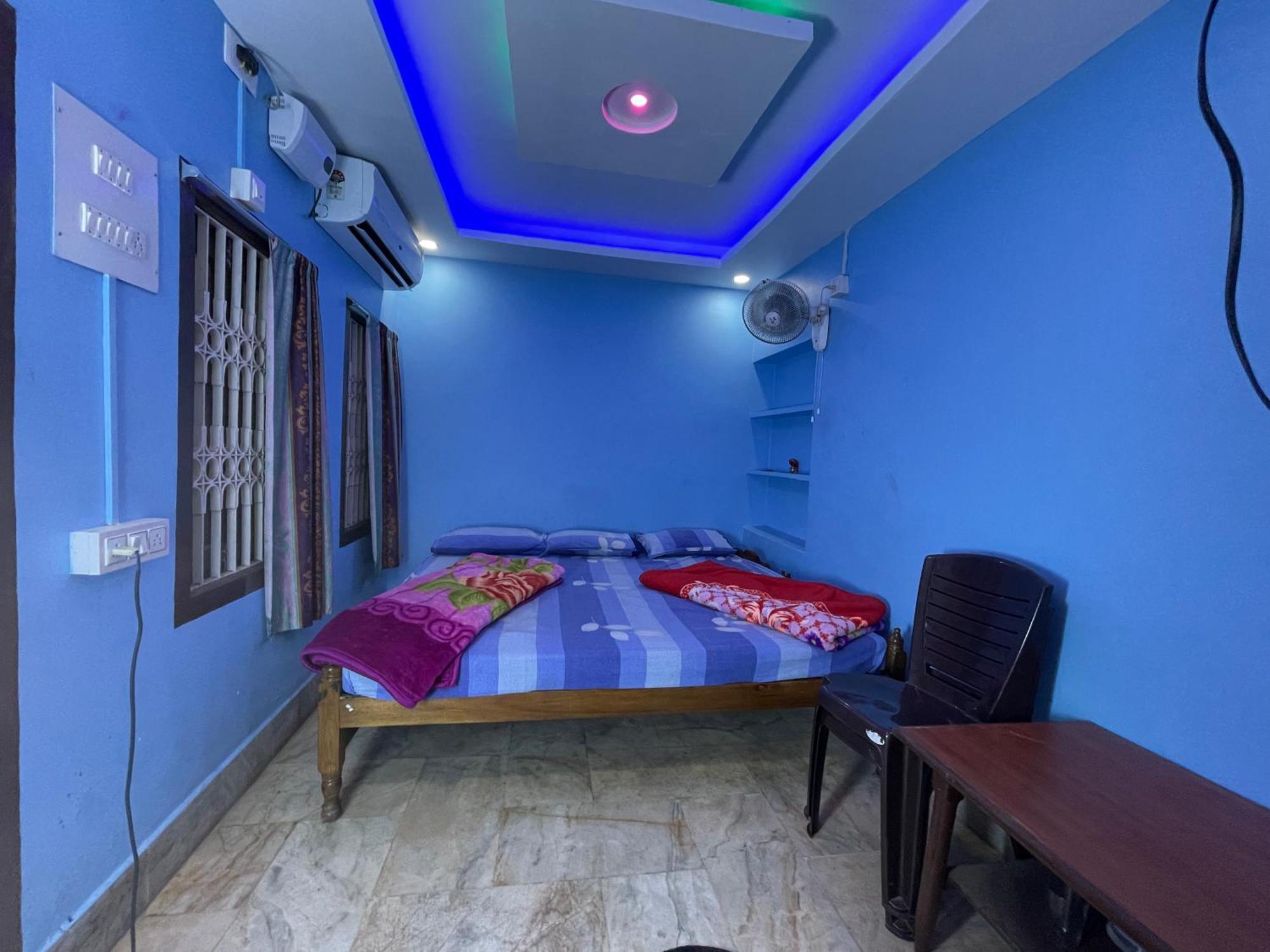 פורי Hotel Radha Krishna מראה חיצוני תמונה