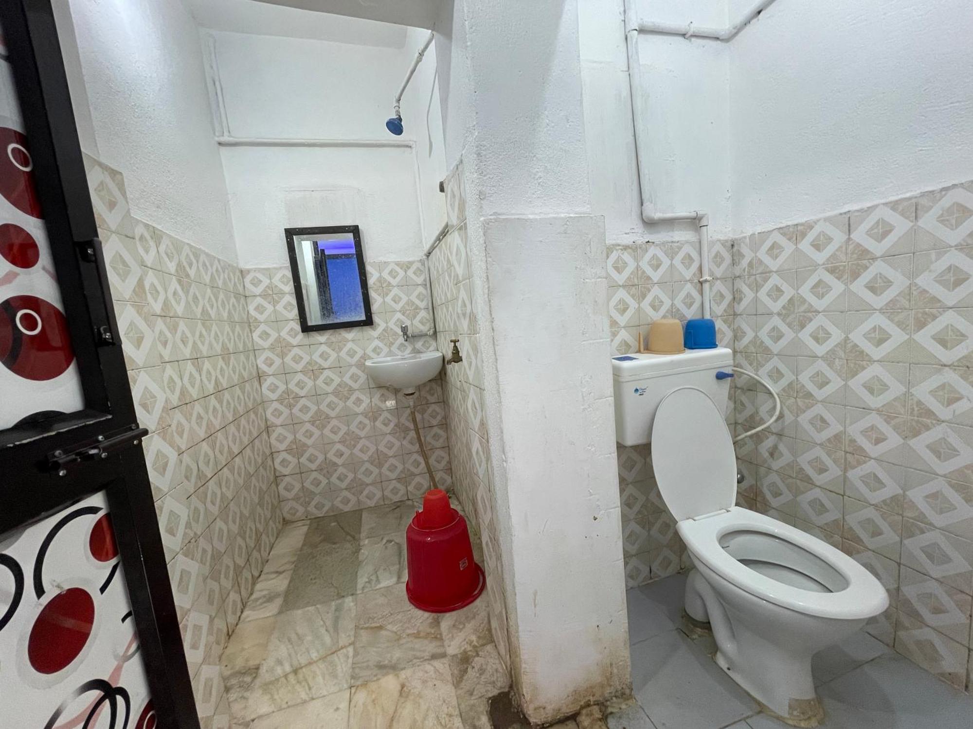 פורי Hotel Radha Krishna מראה חיצוני תמונה