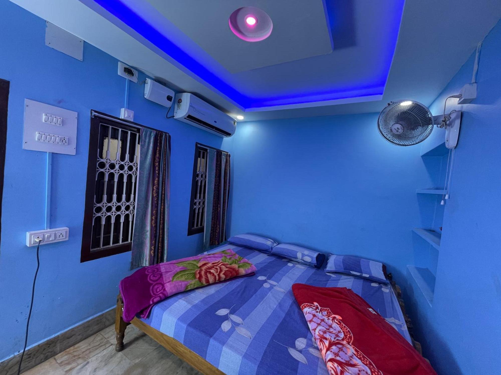 פורי Hotel Radha Krishna מראה חיצוני תמונה