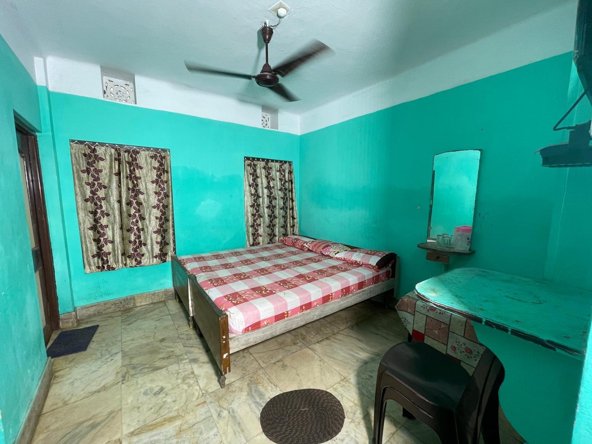 פורי Hotel Radha Krishna מראה חיצוני תמונה