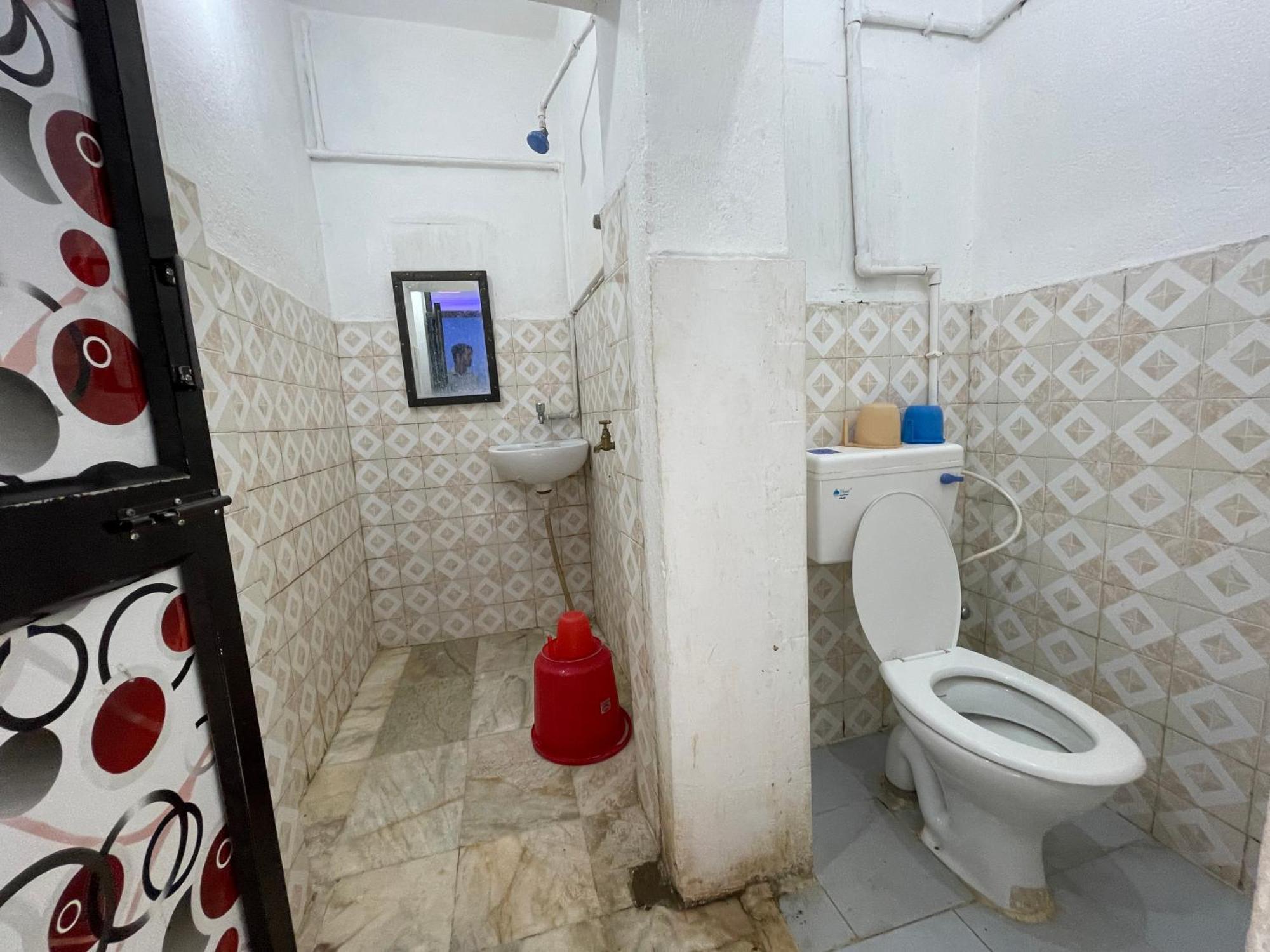 פורי Hotel Radha Krishna מראה חיצוני תמונה