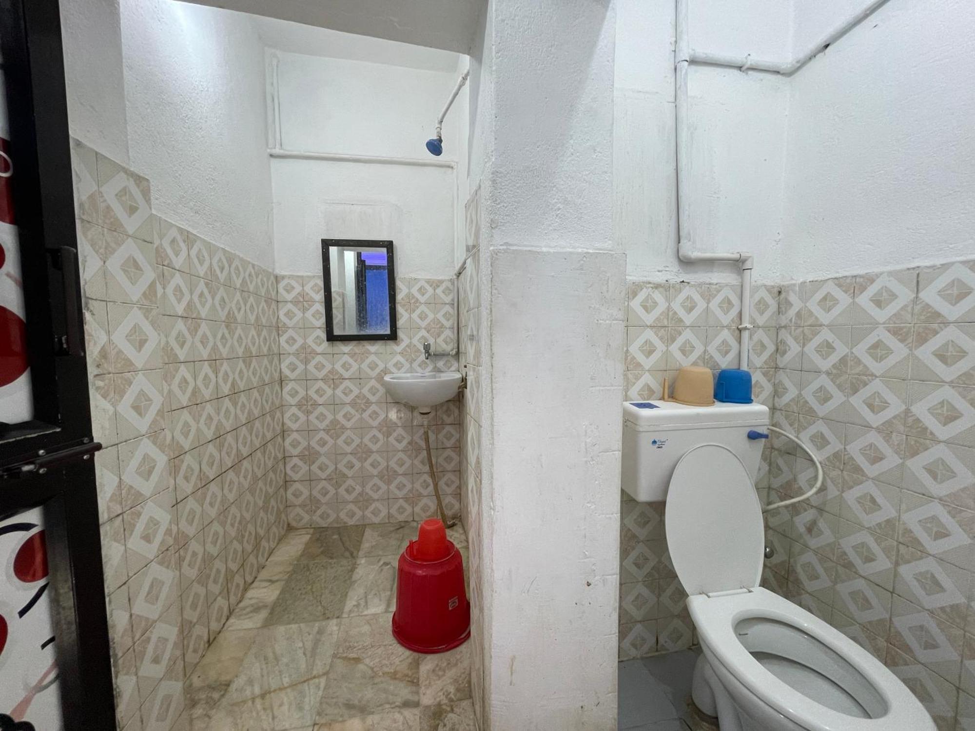פורי Hotel Radha Krishna מראה חיצוני תמונה