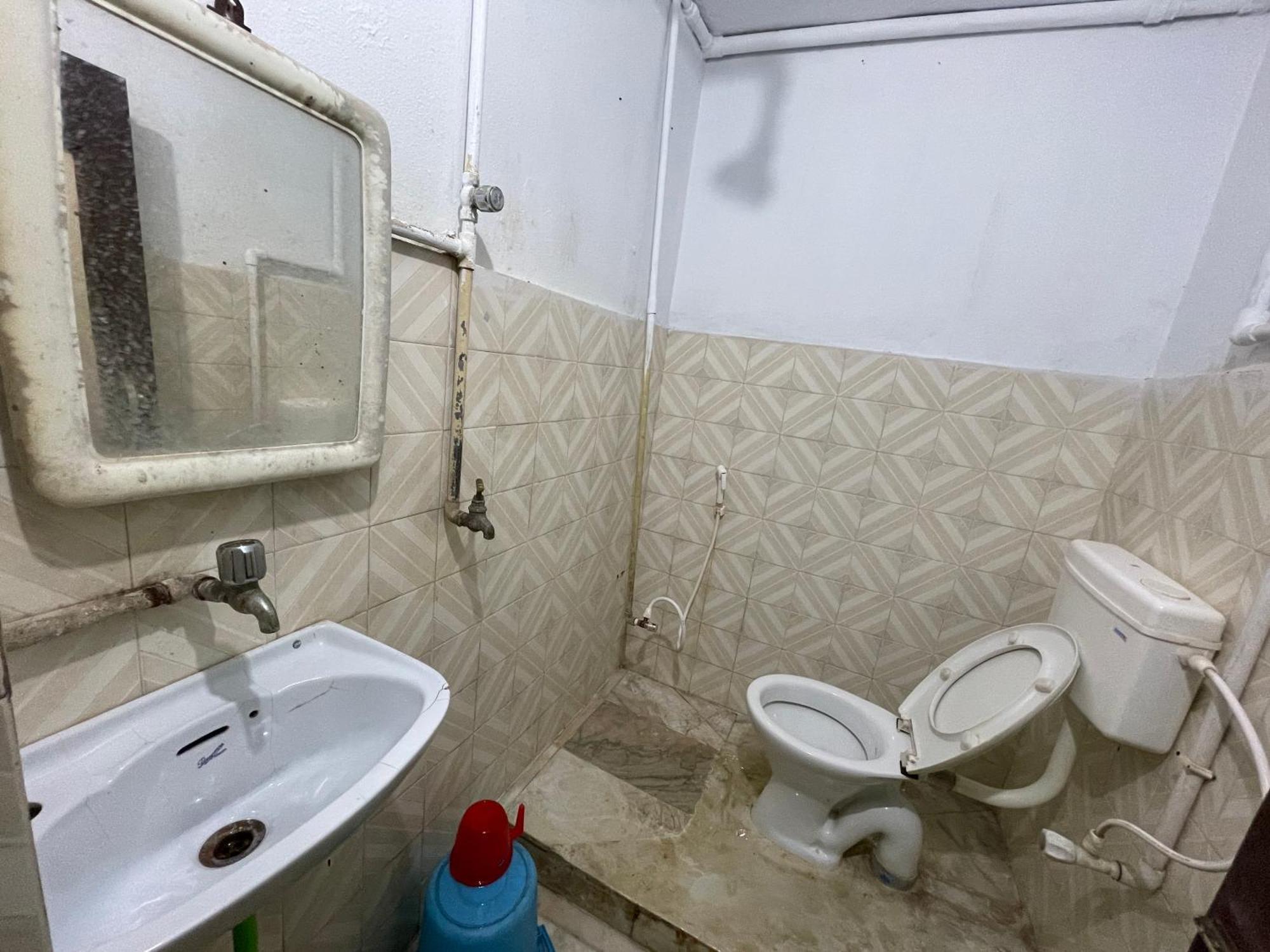 פורי Hotel Radha Krishna מראה חיצוני תמונה
