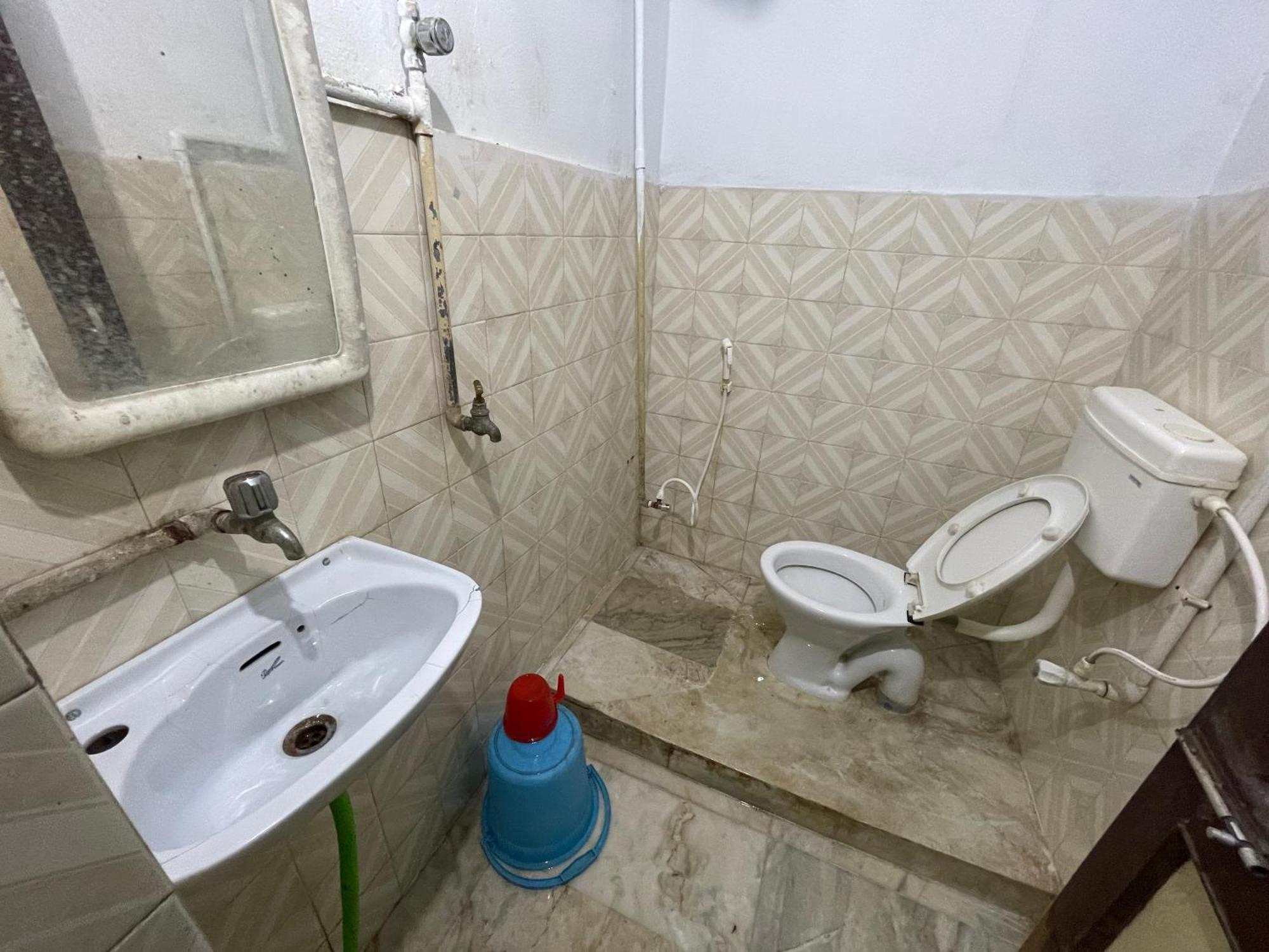 פורי Hotel Radha Krishna מראה חיצוני תמונה